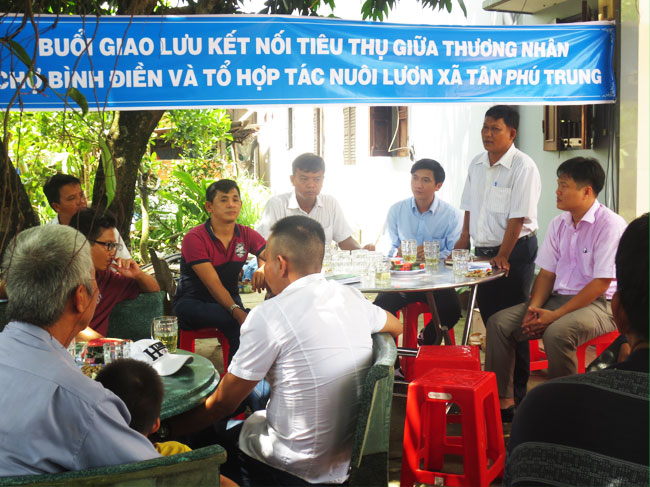 Kết nối giao thương giữa tiểu thương chợ Bình Điền và tổ hợp tác nuôi lươn xã Tân Phú Trung, huyện Củ Chi